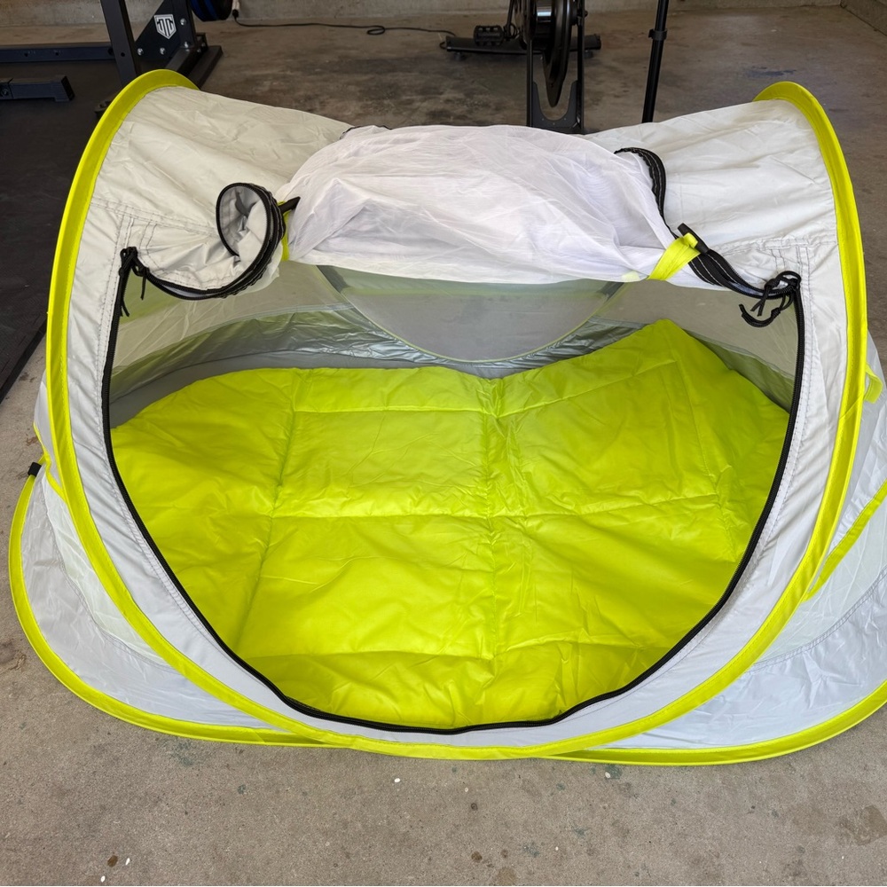 Pop-Up Tent in White and Neon Yellow